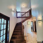 Villa Chic & Spacious Urban Oasis