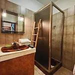 Chic & Spacious Urban Oasis