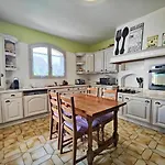 Villa Chic & Spacious Urban Oasis *