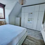 Chic & Spacious Urban Oasis Villa La Courneuve