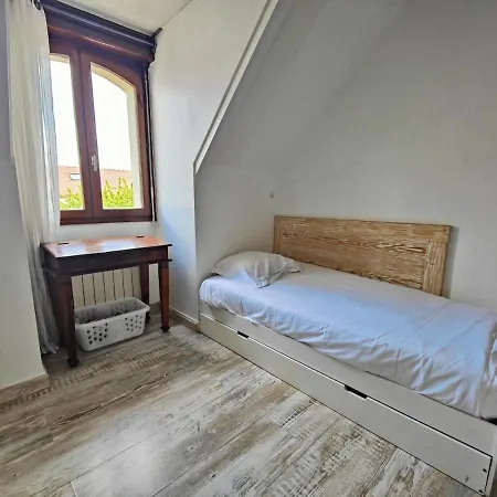 Chic & Spacious Urban Oasis La Courneuve