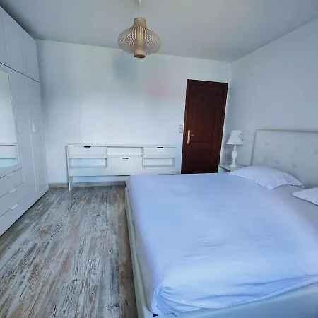 Chic & Spacious Urban Oasis La Courneuve