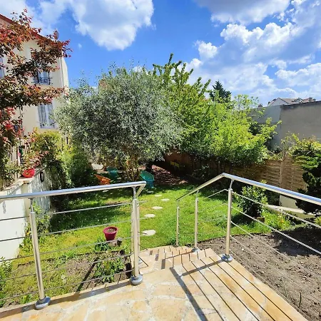 Chic & Spacious Urban Oasis La Courneuve