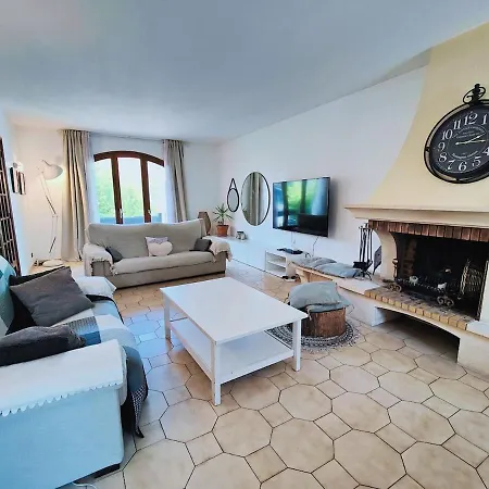 Chic & Spacious Urban Oasis *