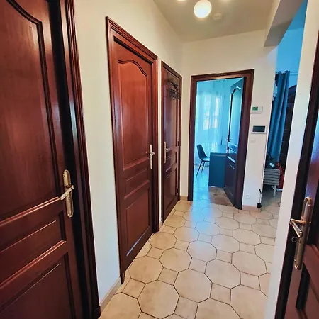 Chic & Spacious Urban Oasis Vila *
