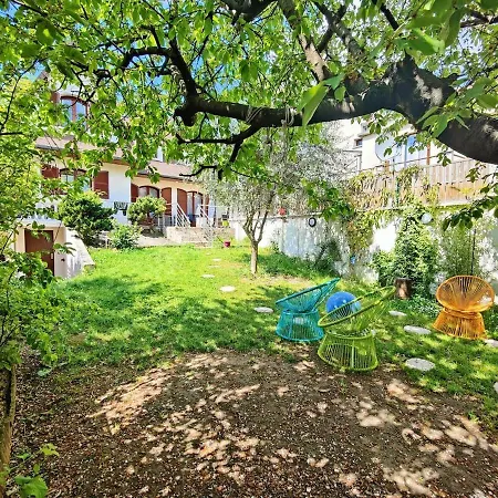 Chic & Spacious Urban Oasis Vila *