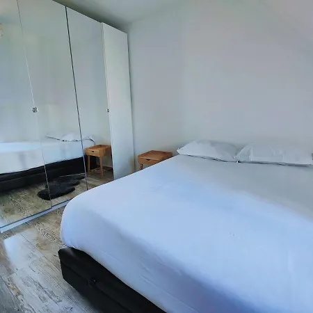 Chic & Spacious Urban Oasis * La Courneuve