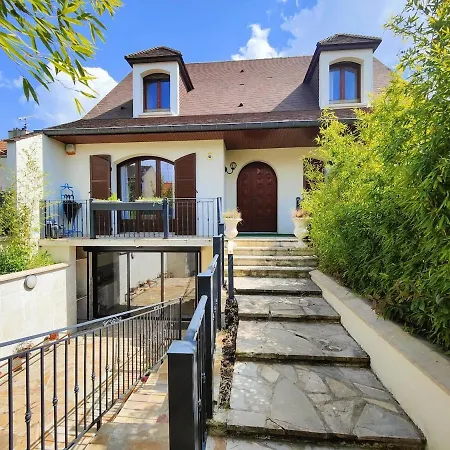 Chic & Spacious Urban Oasis La Courneuve