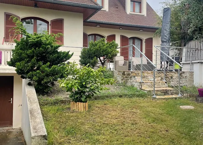 Chic & Spacious Urban Oasis La Courneuve