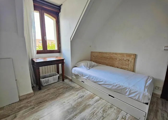 Chic & Spacious Urban Oasis La Courneuve