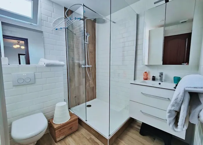 Chic & Spacious Urban Oasis * La Courneuve