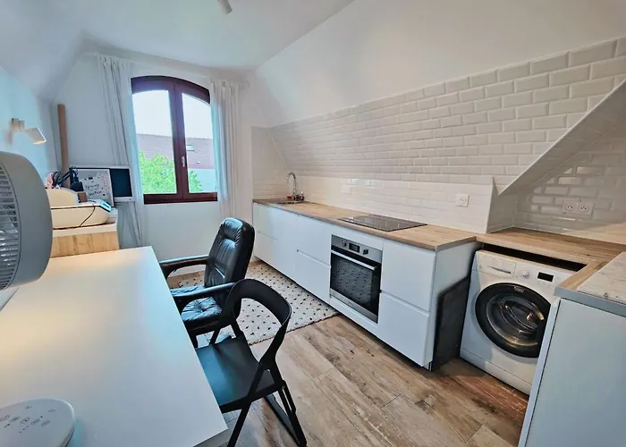 Chic & Spacious Urban Oasis Villa La Courneuve