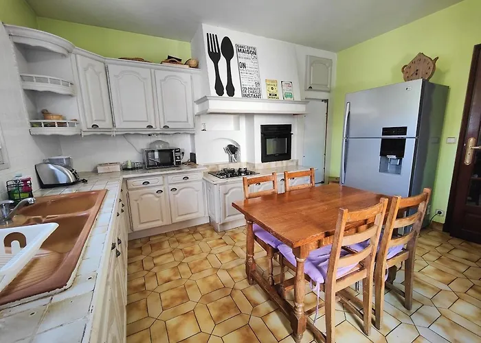 Chic & Spacious Urban Oasis Villa La Courneuve
