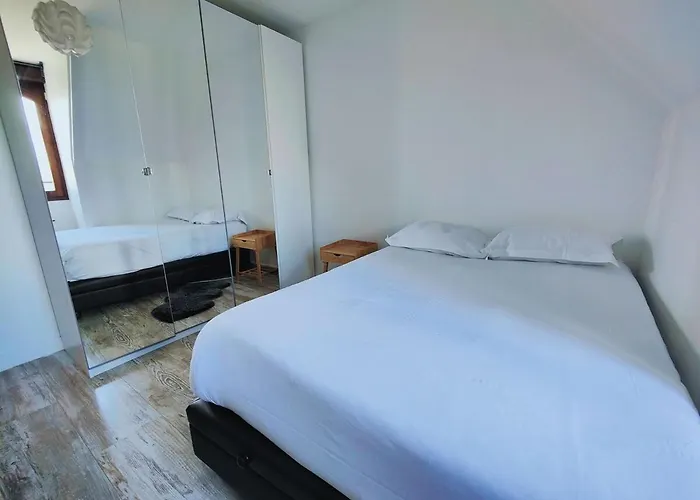 Chic & Spacious Urban Oasis * La Courneuve