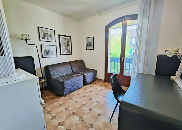 Chic & Spacious Urban Oasis Villa La Courneuve