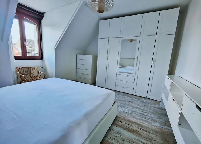 Chic & Spacious Urban Oasis Villa La Courneuve